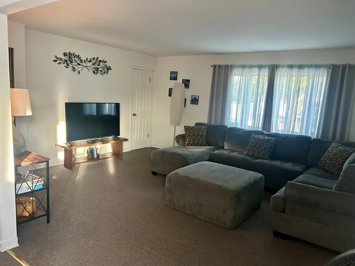 A Spacious & Blissful Stay In Queens 뉴욕
